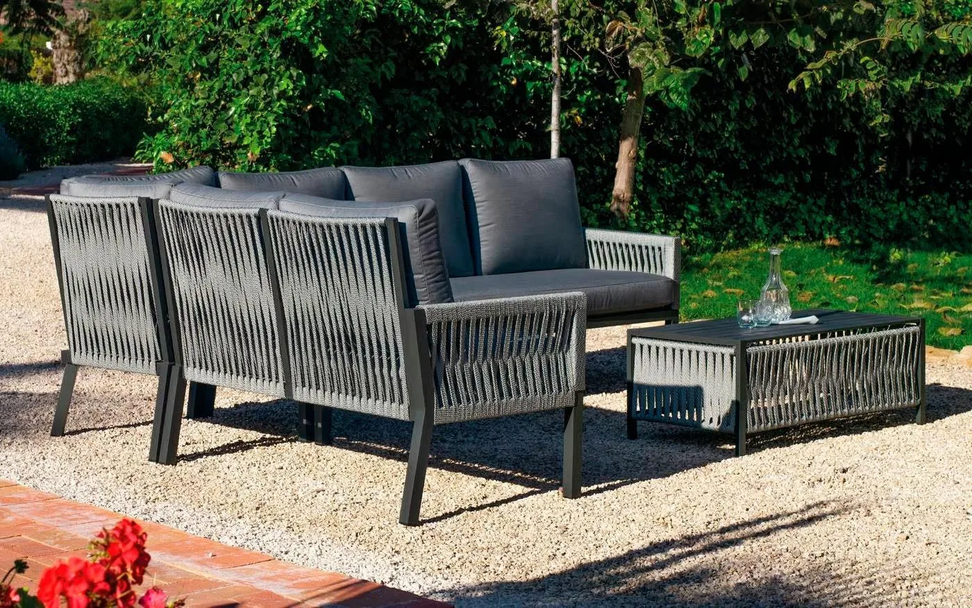 Vista trasera conjunto rinconera de cuerda trenzada Havana 28