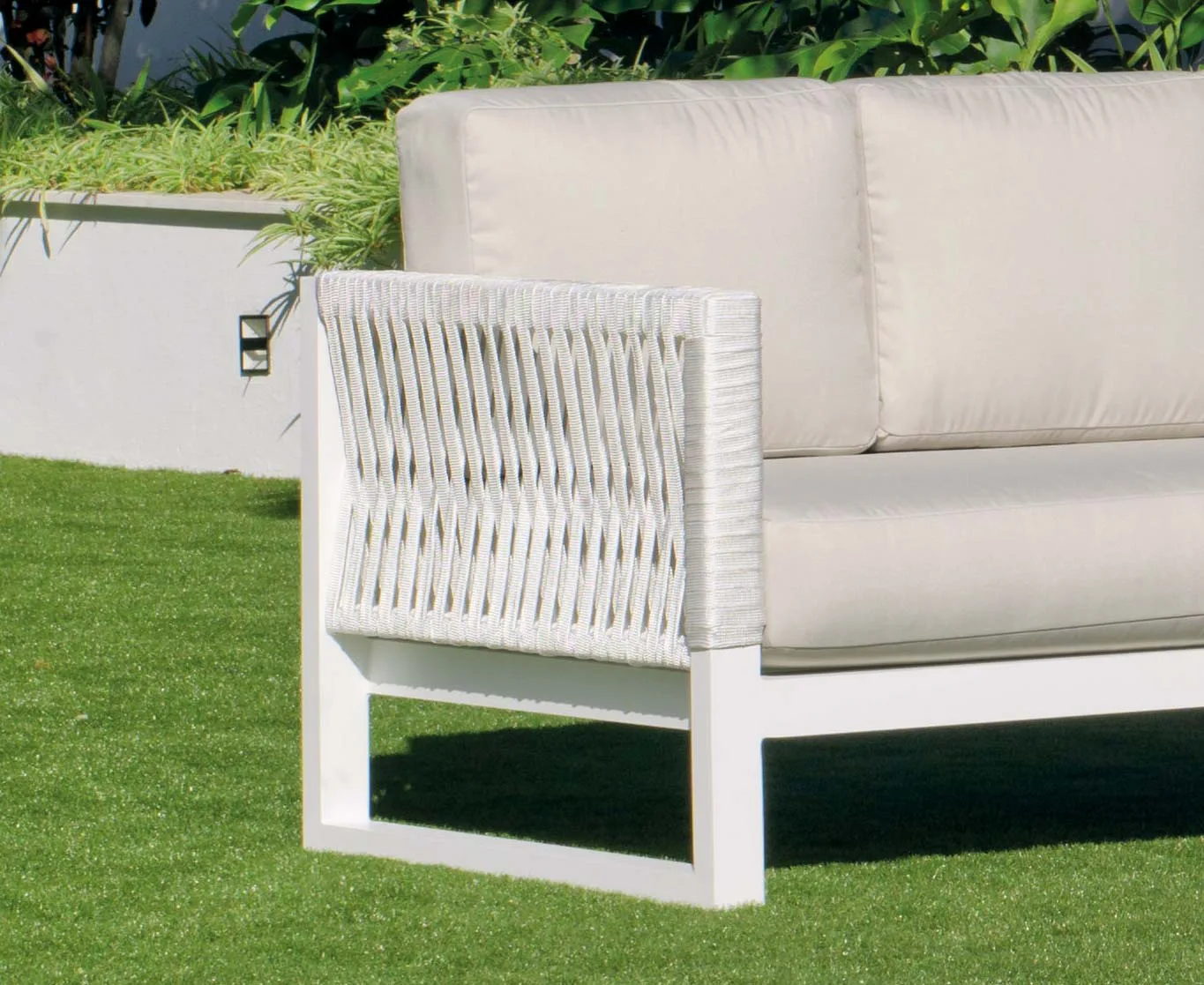 Detalle Rinconera de diseño aluminio y cuerda Monterrey