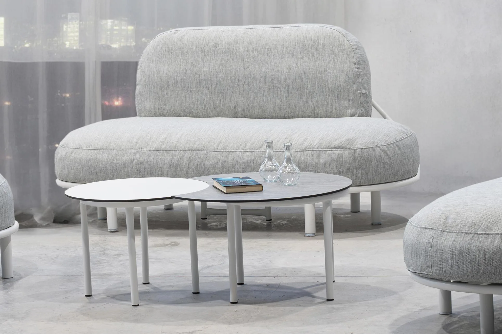 Sofá Art Decó de aluminio y tejido Dralón Luna